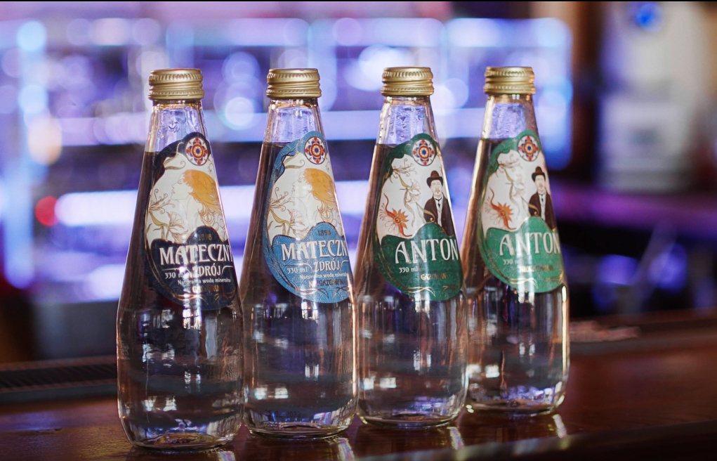 Butelki z wodą mineralną