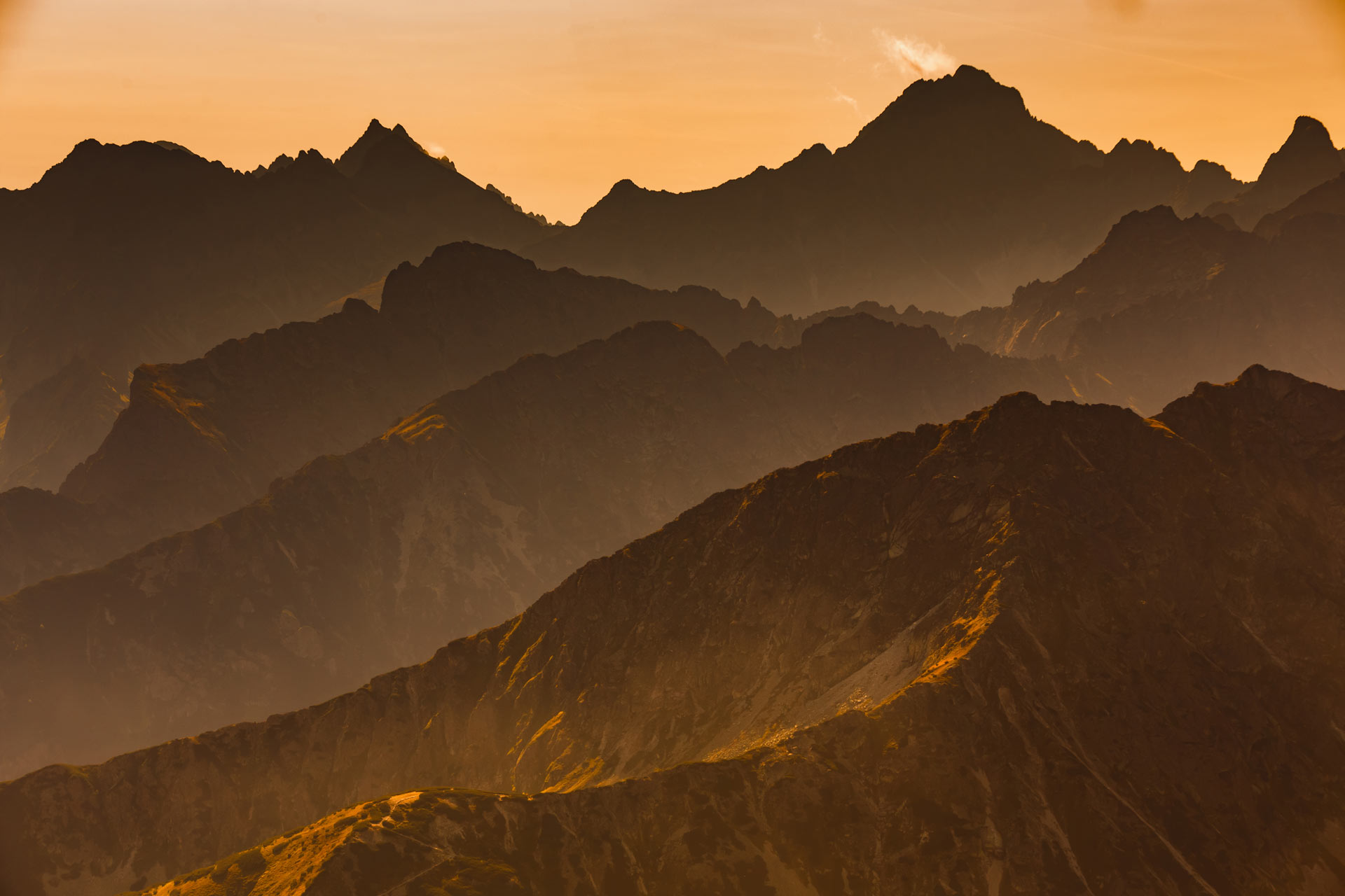 Widok na góry o zachodzie słońca